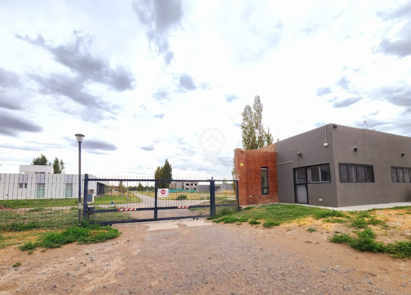 ¡OPORTUNIDAD DE INVERSION! Lote de 900 m2 en B° Privado "El Vergel"