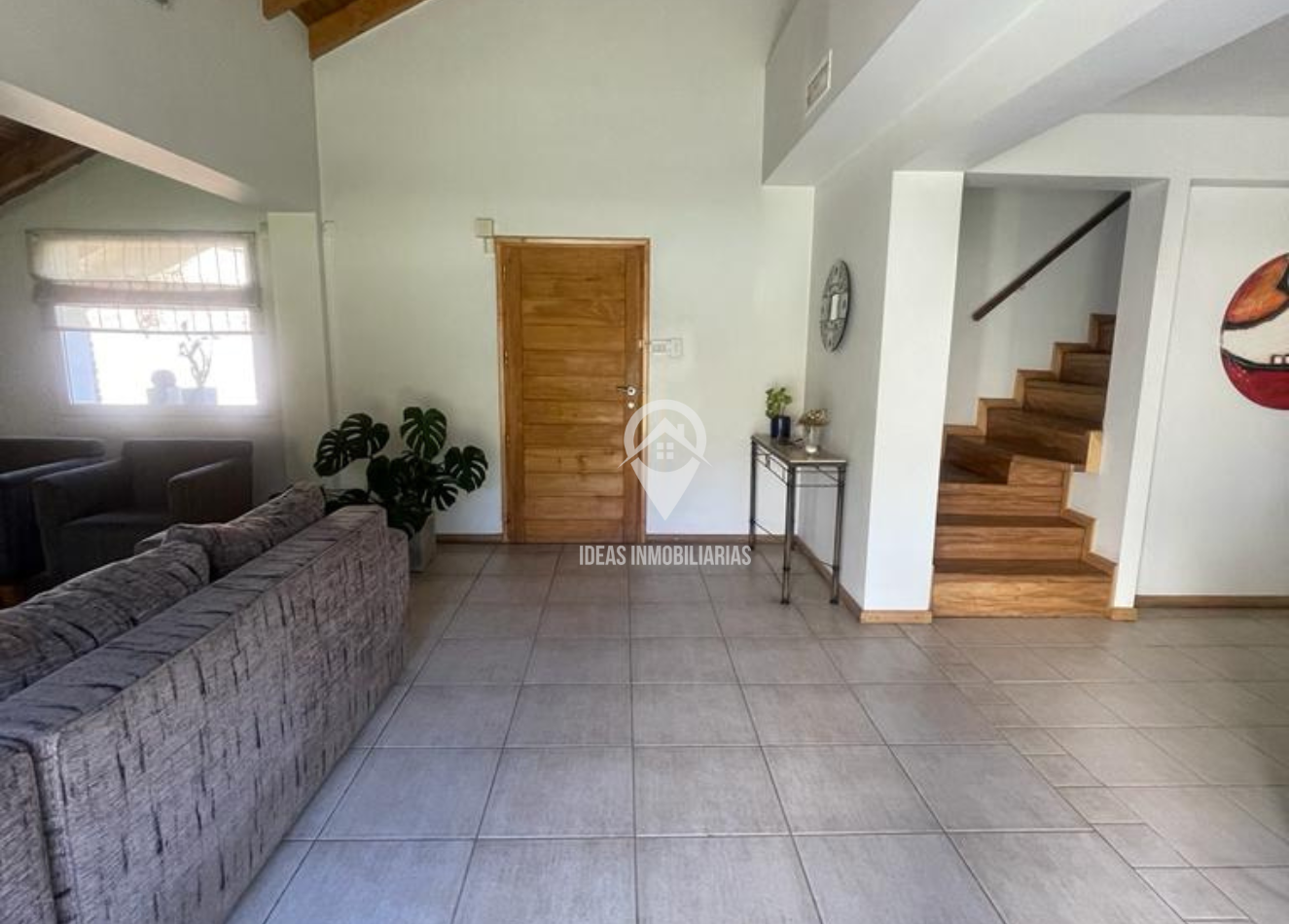 ¡Casa Exclusiva en Venta en B° Santa Genoveva, Ciudad de Neuquen!