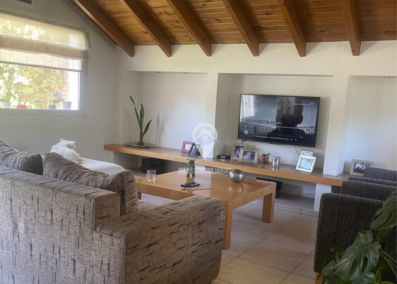 ¡Casa Exclusiva en Venta en B° Santa Genoveva, Ciudad de Neuquen!