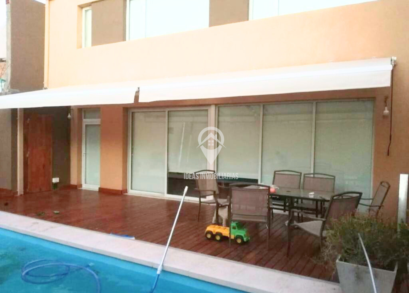 Casa de Lujo en Venta - Calle Loncopue 1400