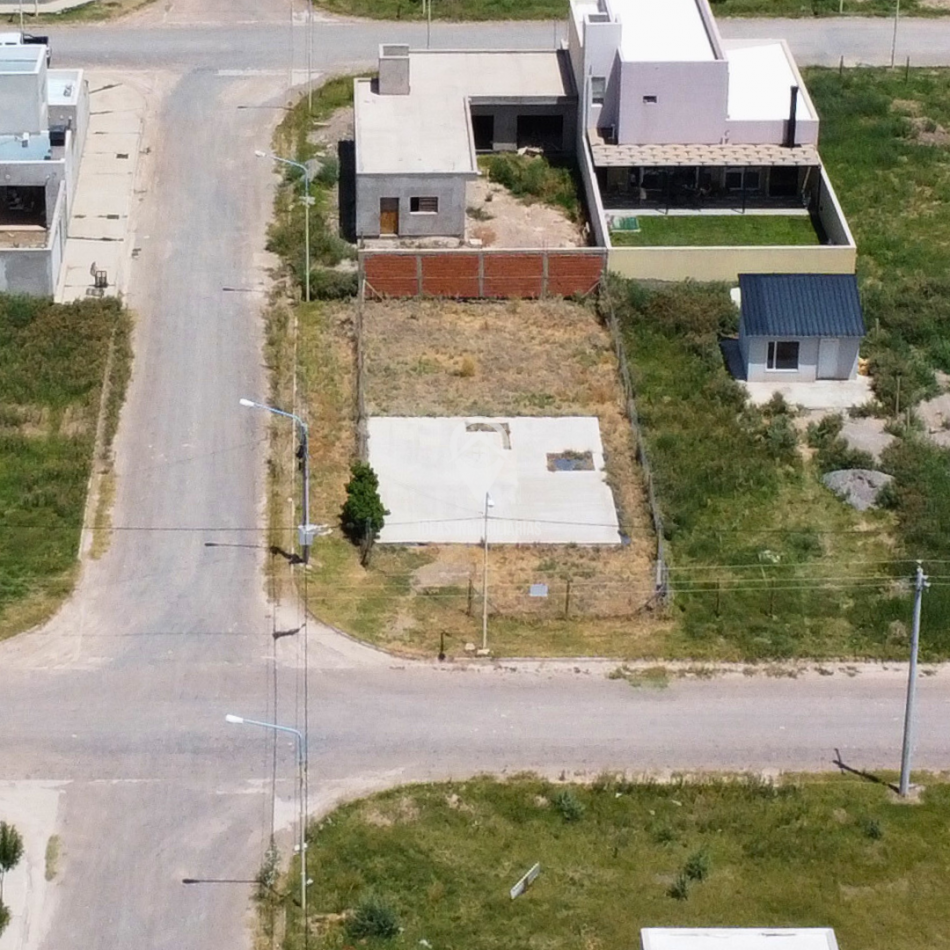 Lote en Esquina en Barrio Rincon del Valle, Centenario