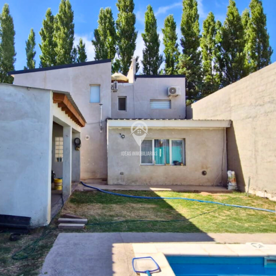 Casa en Venta con Pileta y Quincho | Barrio Los Cerezos II, Plottier