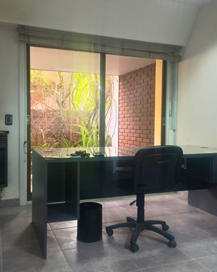 Departamento de 2 Dormitorios con Patio y Cochera | Apto Profesional