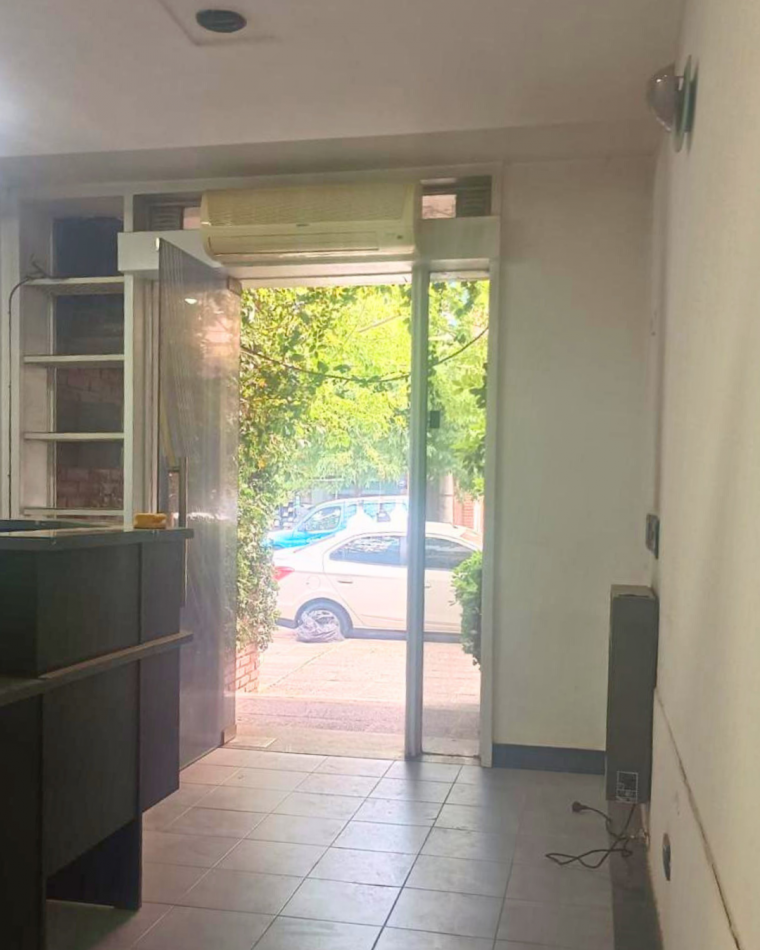 Departamento de 2 Dormitorios con Patio y Cochera | Apto Profesional