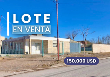 En esquina: Terreno de 900 m² con casa a refaccionar | Centenario 